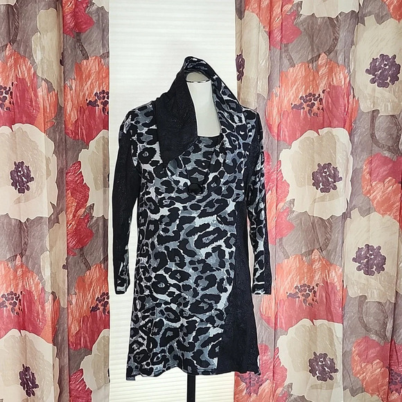 Parsley & Sage Hi Lo Leopard Print Scarf Neck Top sz S - Picture 2 of 10